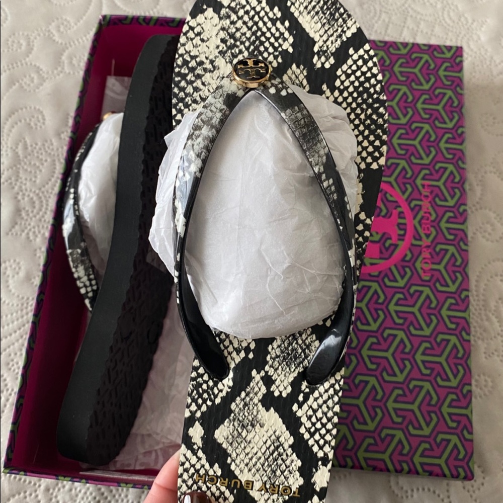 Brand new Tory Burch flip flops size 7